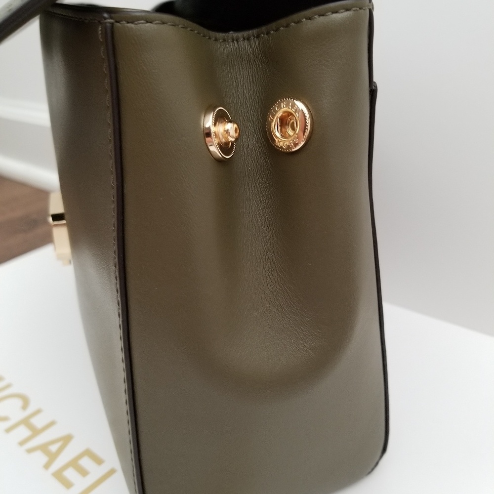 New Michael Kors Ava Bag - Picture 3 of 8